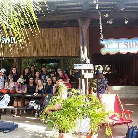 Tsunami Hostel Tamarindo Exterior foto