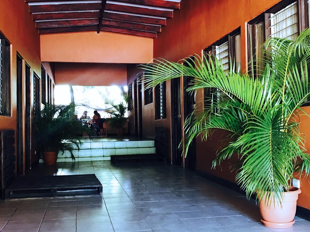 Tsunami Hostel Tamarindo Exterior foto
